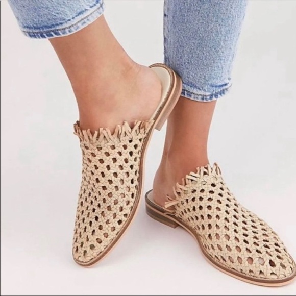 Free People Shoes - 🤍HP! 🤍NWOT Free People Mirage cream mules woven leather size 10